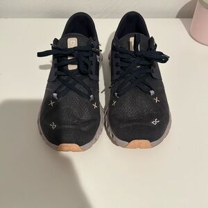 Size 9 women’s on cloud cloud swift sneakers navy/purple/peach